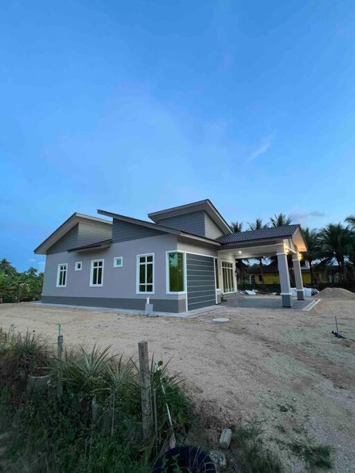 Majestic Homestay - Pasir Puteh Luaran gambar