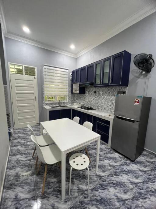 Majestic Homestay - Pasir Puteh Luaran gambar