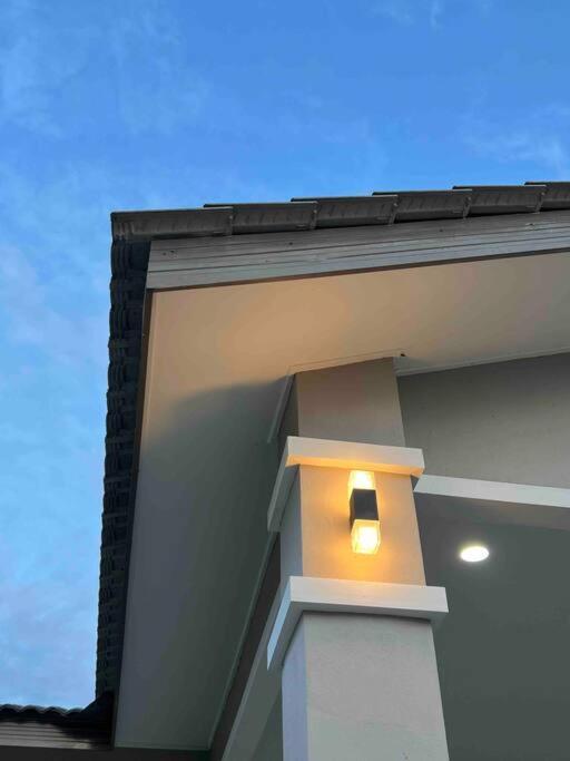 Majestic Homestay - Pasir Puteh Luaran gambar