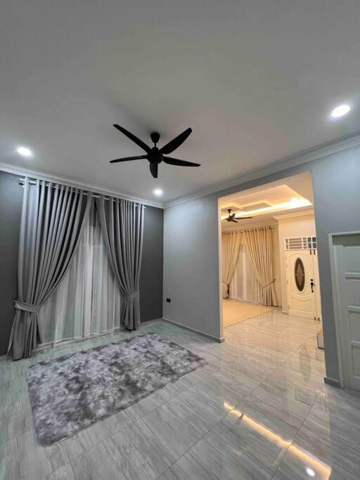 Majestic Homestay - Pasir Puteh Luaran gambar
